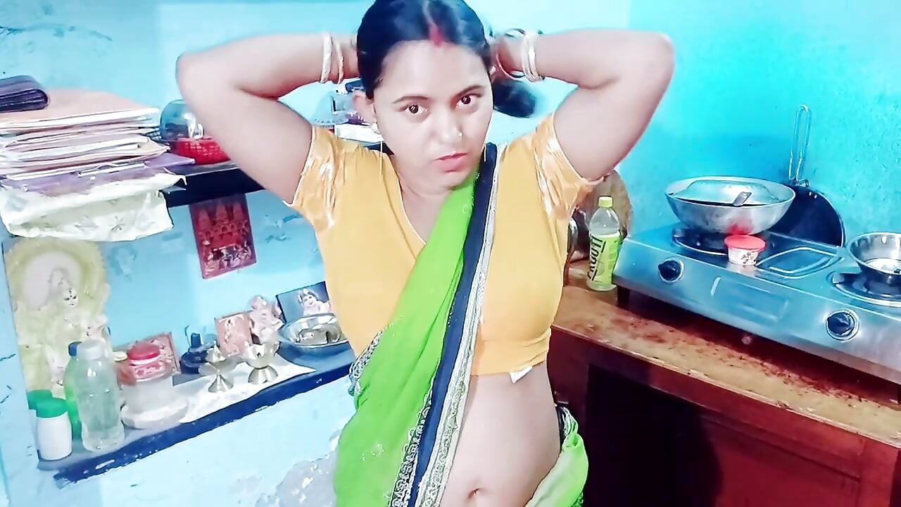 Jija ji ne apne choti sali ki virgin pussy milte hi uski pussy ros nikal diya,pussy ros piya jija ji ne guder ros yammy...