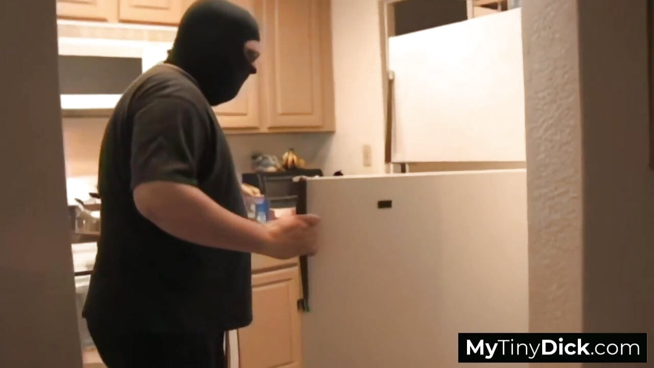 A creepy small dick encounter ends with a disappointing blowjob