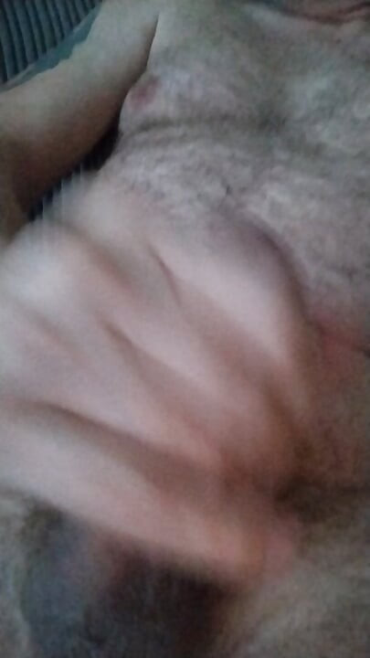 Quick wank - Hairy UK man plays