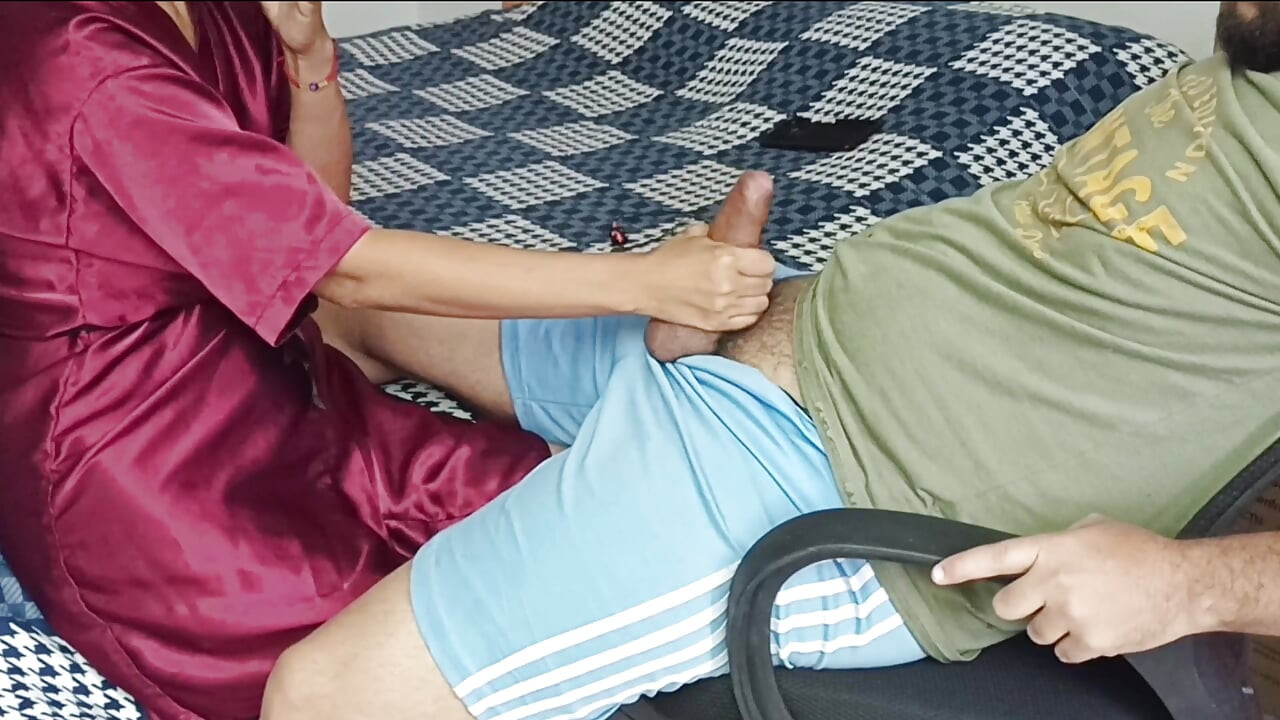 Mijn milf stiefzus leert me masturberen. Spaanse porno.