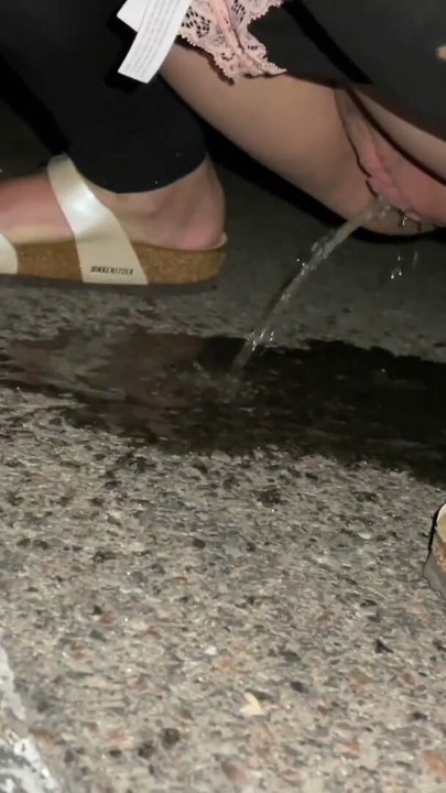 Barda ön sevişme, herkesin içinde işeme ve sakso ve sabah seksi | Klip 1