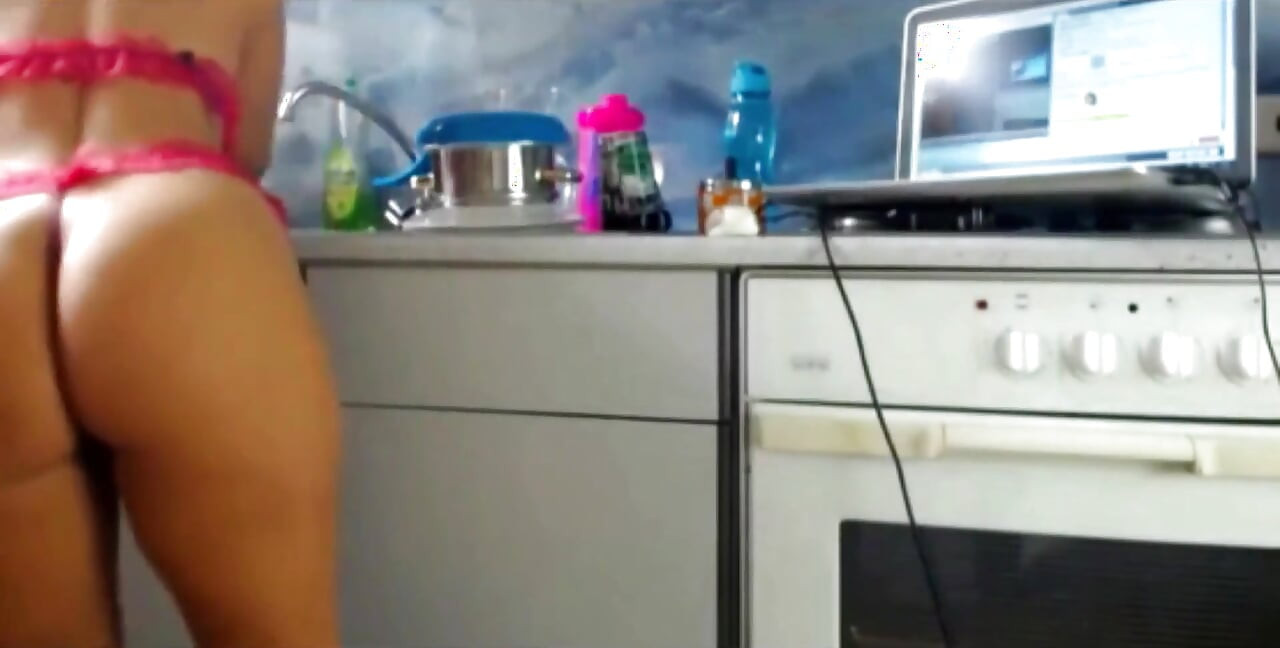 Exploring Big Booty Fantasies in the Kitchen | a Sizzling Twerk