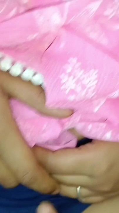 Ibu tiriku tampak seksi dengan saree, jadi aku menyetubuhi | Klip 1