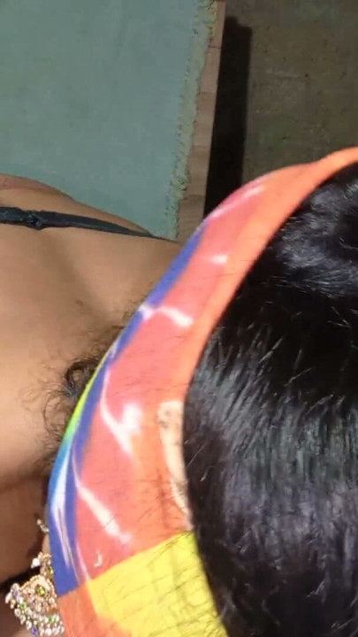 Dhire se daliye, bakire hu' - 18+ Hintli liseli kız edepsizce konuşuyor ve anal bekaretini kaybediyor | Klip 1