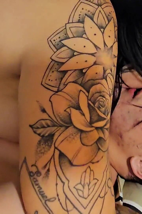 MILF Tatuada Graba Un Video Porno