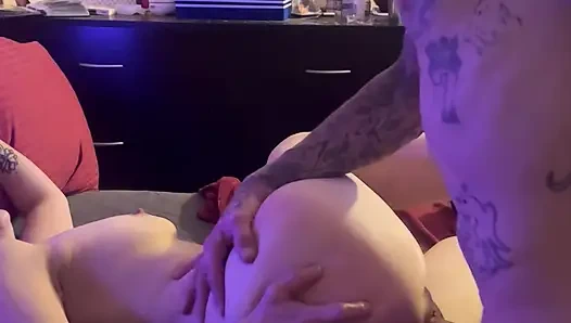 Tubuh mungilnya yang aduhai dientot enak