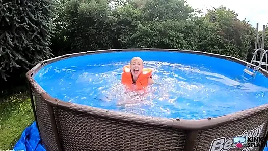 Life Jacket Vibe Play in the Pool