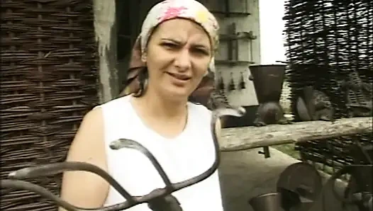 Memek berbulu gadis petani amatir dengan jembut lebat dientot habis-habisan sampai dicrot di mulut