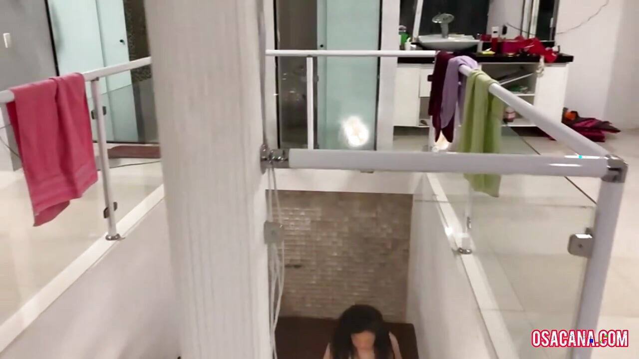 Amateur atractivo y voluptuoso
