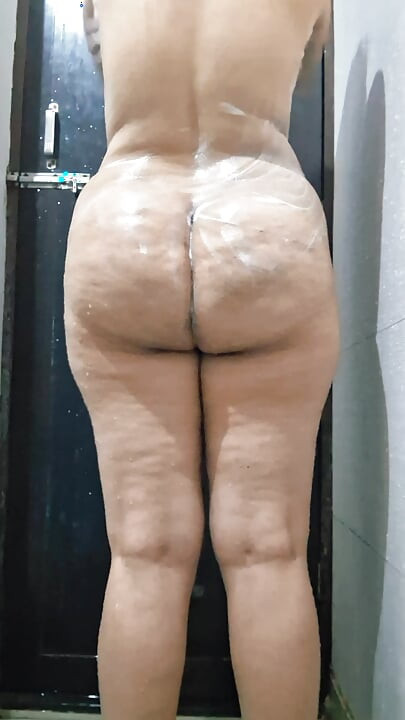 ใช้นิ้วครั้งแรกในตูดสุดฮอต Desi 18 สาววัยรุ่น