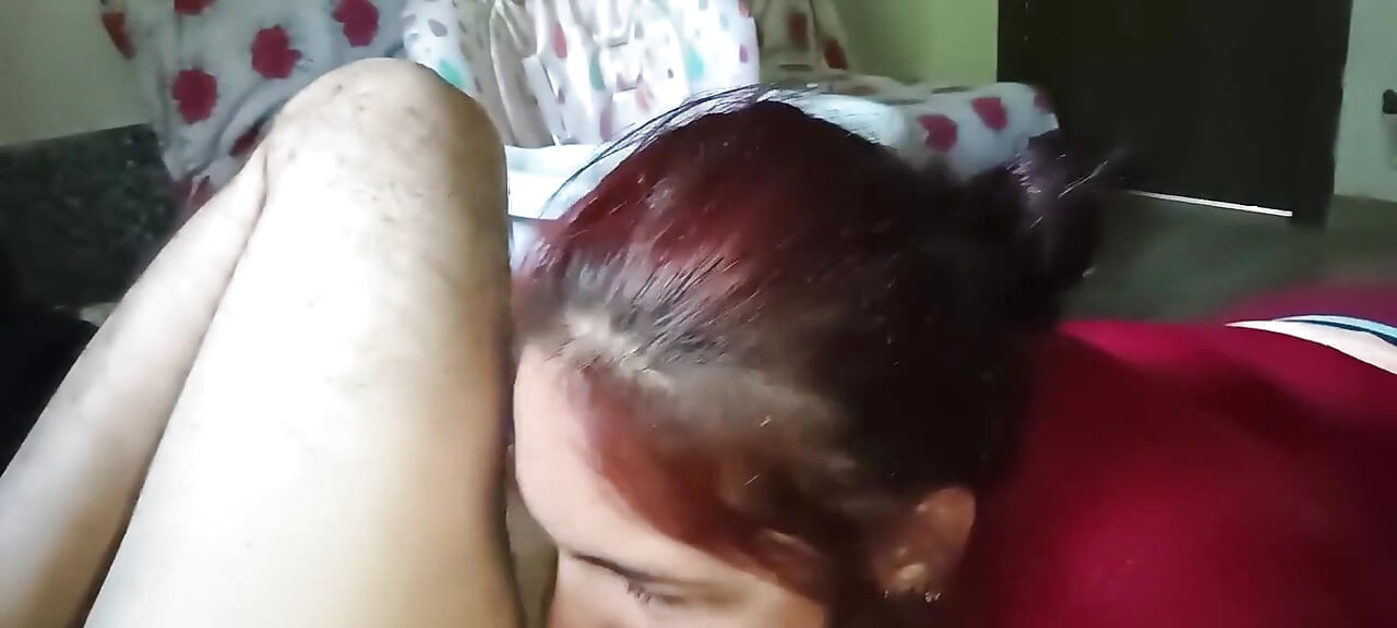 ابنة زوجتي تمتص قضيبي وأنا أمارس الجنس معها في حلقها بقدر ما يريده ديكي.
