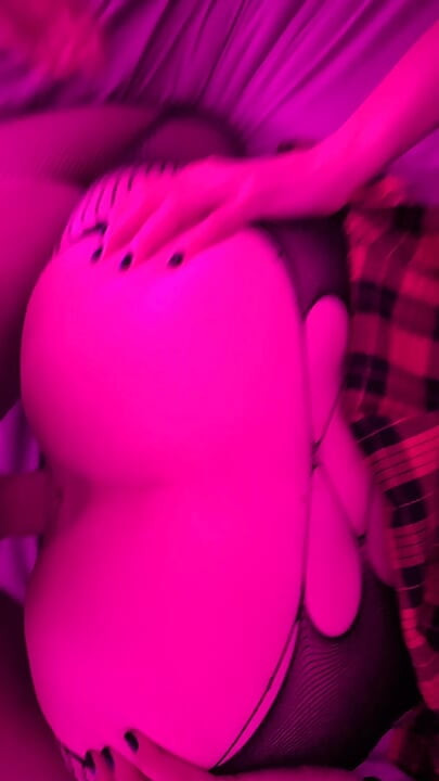 Η καυτή γυναίκα γαμιέται βαθιά σε παθιασμένο ιεραποστολικό και σκυλίσιο στυλ - μούσκεμα και γκρίνια δυνατά!