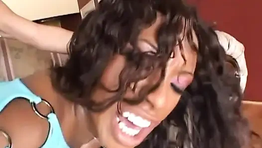 Double penetration for an ebony hot slut