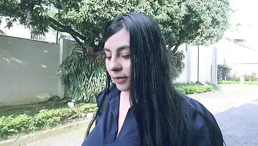 Teman sekelas kuliah datang ke kamar saya untuk mengerjakan pekerjaan rumah