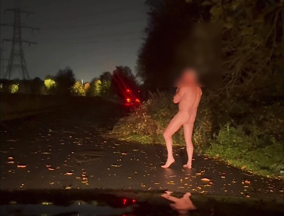 Drkanje gola i bosa vani za kamiondžiju i skoro uhvatila mog izvođača radova