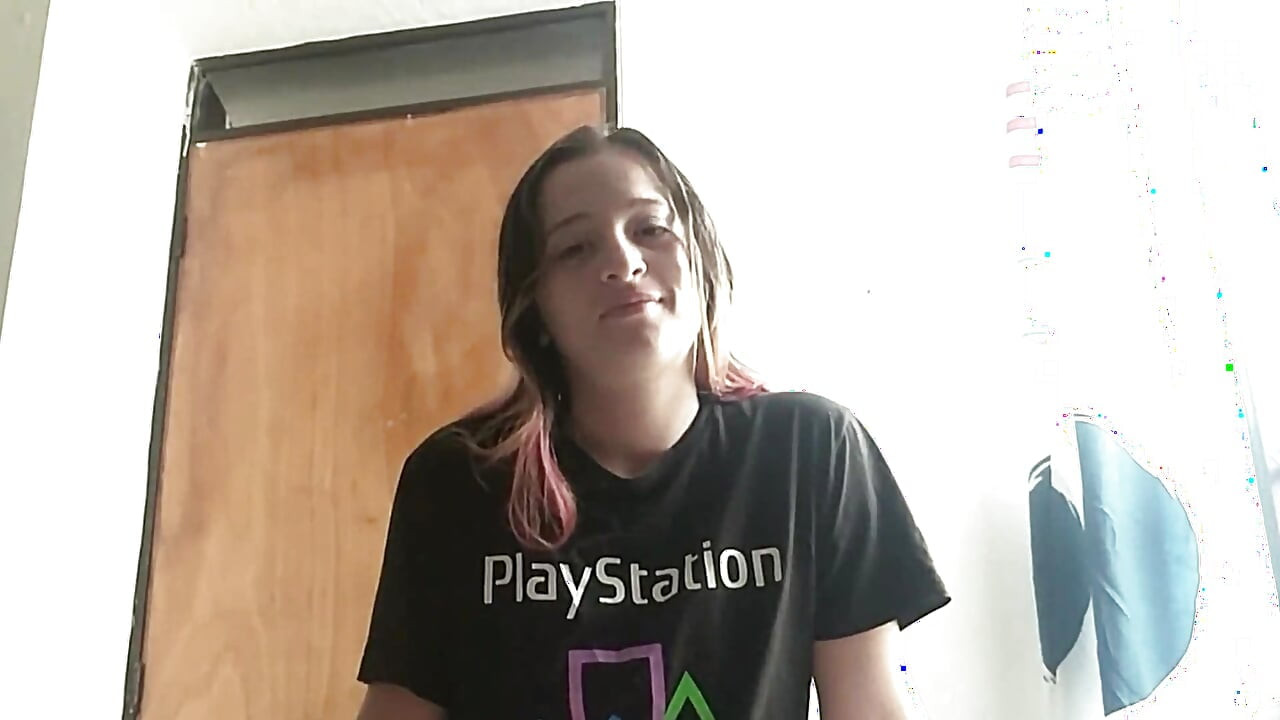 Üvey kız kardeş üvey kız kardeşini mastürbasyon yaparken keşfediyor bölüm 1