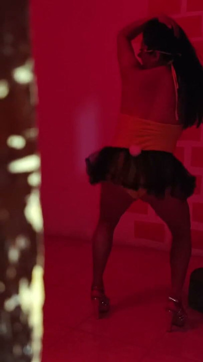 The nightclub has a very sensual Colombian visiting her! She dances beautifully with a customer. | Clip 1