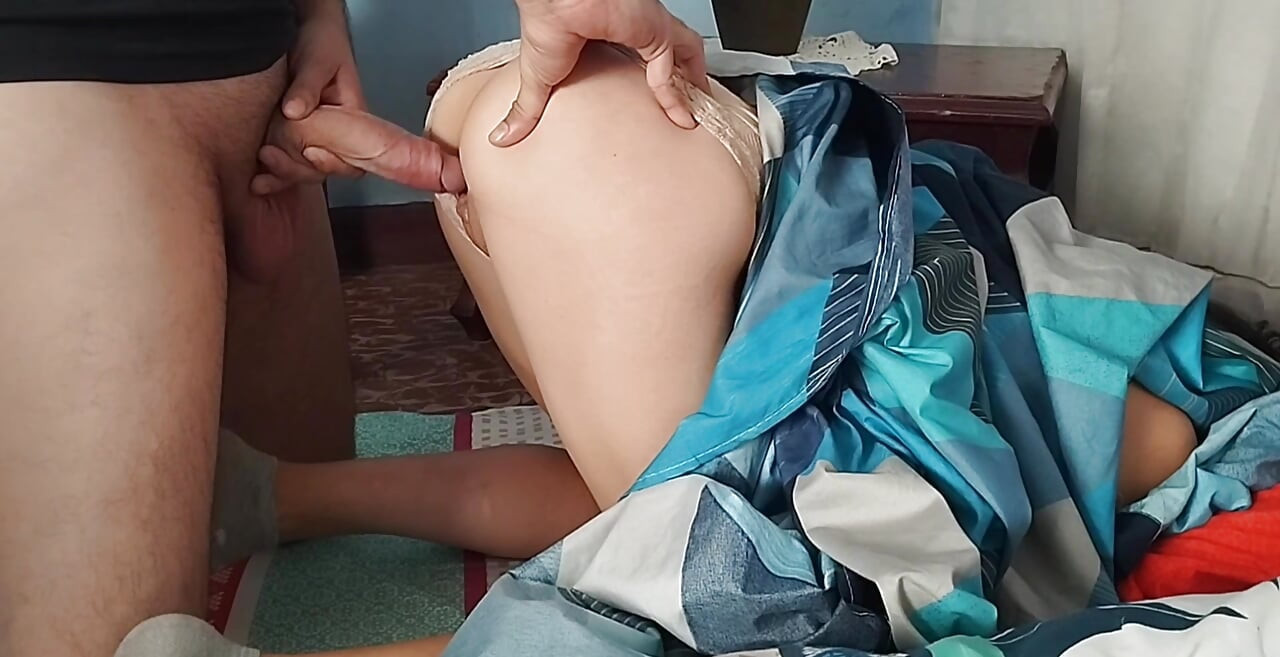 A Panamanian tourist woman with jet-black hair and long ones visiting Colombia gets fucked by a Colombian man