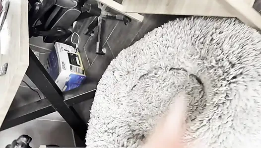 Vends-ta-culotte - Fransız amatör seks videosu : çarpıcı esmer erkek arkadaşını emiyor ve sonra amını yalatıyor