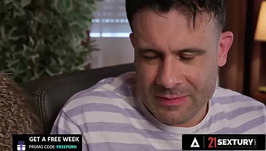 21 sextury - seksi sarışın Jessie Ames götünü sert siktirmeyi seviyor