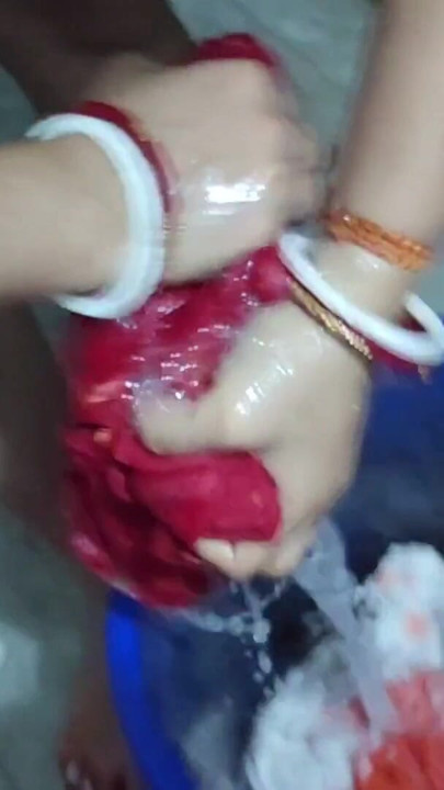 Asian indian village girl forplay with her boyfriend in bathroom. Washing clothes and review her pussy,boobs and white bra. | Clip 1