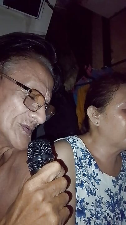 Bonding time coz her day off we sing together.