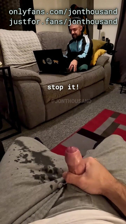 Str8 lad piss in front of roommate