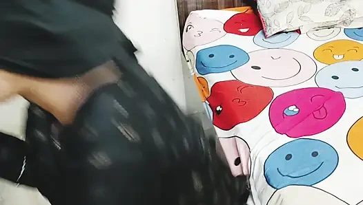 Die perfekte desi schöne hausfrau mit dickem arsch wird von der freundin ihres ehemanns gefickt