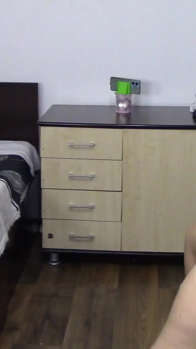 زوجة مثيرة تمارس الرياضة في المنزل عارية. | مقطع 1