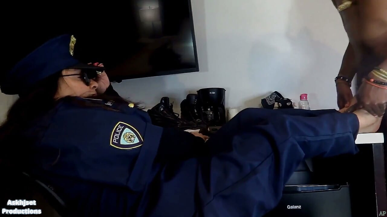 Freaky Latina Cop Wantz Black Thug Cum on Her Feet