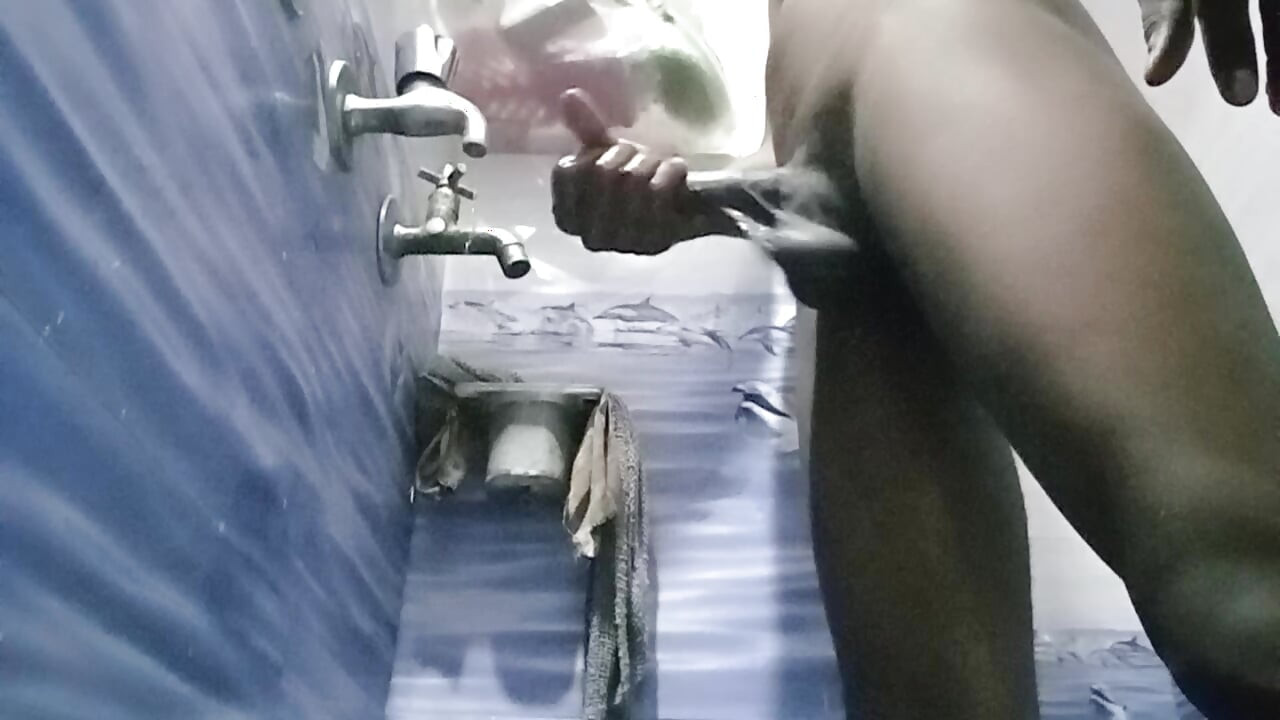 Girlfriend ko bathroom me lejakar badhiya se choda