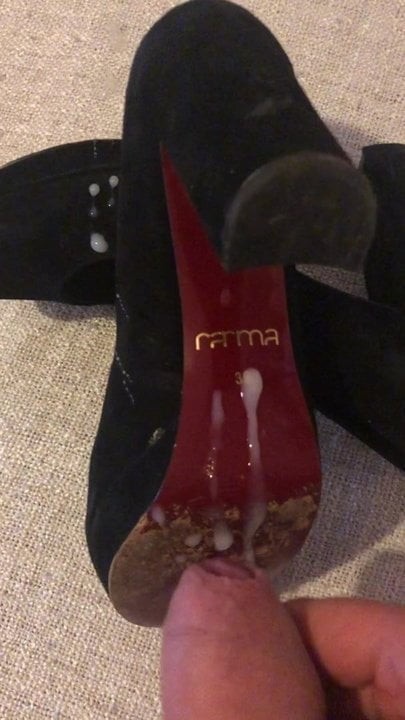 ハイヒールで射精