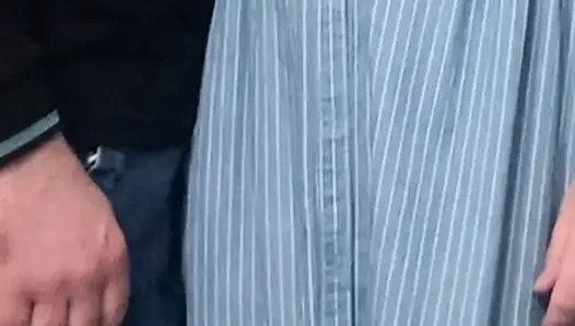 Sapık Yaşlı Adam Metro'da Parmaklarıyla Vajina Mastürbasyon Yapıyor