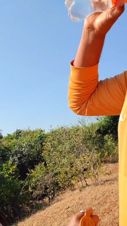 Ladki hmko jangle me mili, vah subah subah gav ke najdiki jangle me bathroom karne aai thi - Indian bhabhi hot xxx… | Clip 1