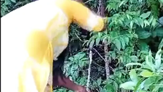 Meine frau fickt im wald
