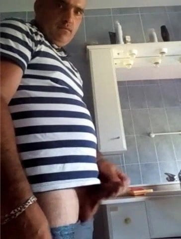 Daddy showing off at restoom 300719