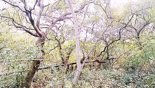 İpek teyze açık havada seks Telugu edepsiz konuşuyor.