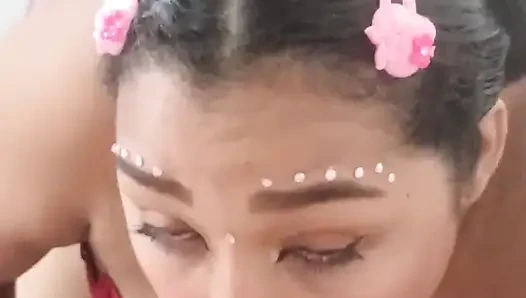 Бог мой, у меня нет безумного мужа, но он мне нравится, он пришел из поездки и заставляет меня пососать его огромный член, тебе