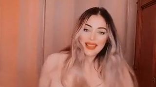 Сексуальное марокканское Sarah трахается с телом13