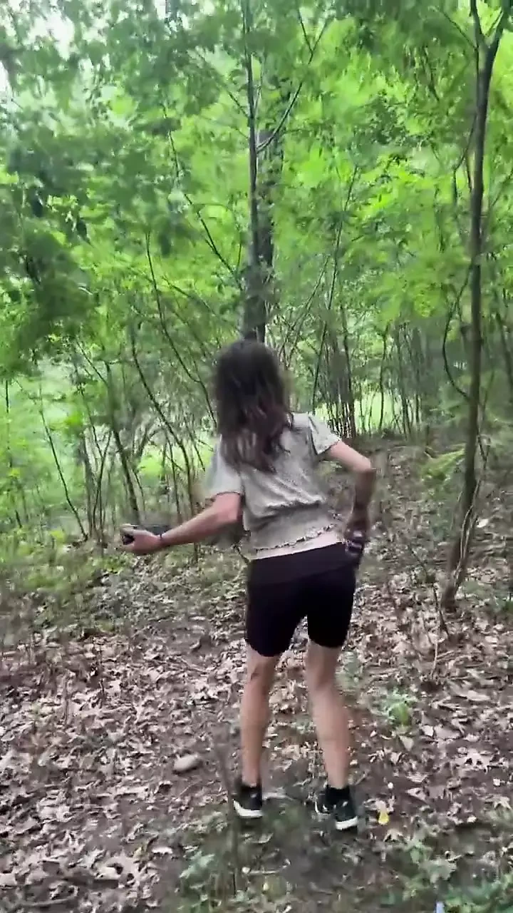 和一个Skank一起进入树林，为杰克逊中出