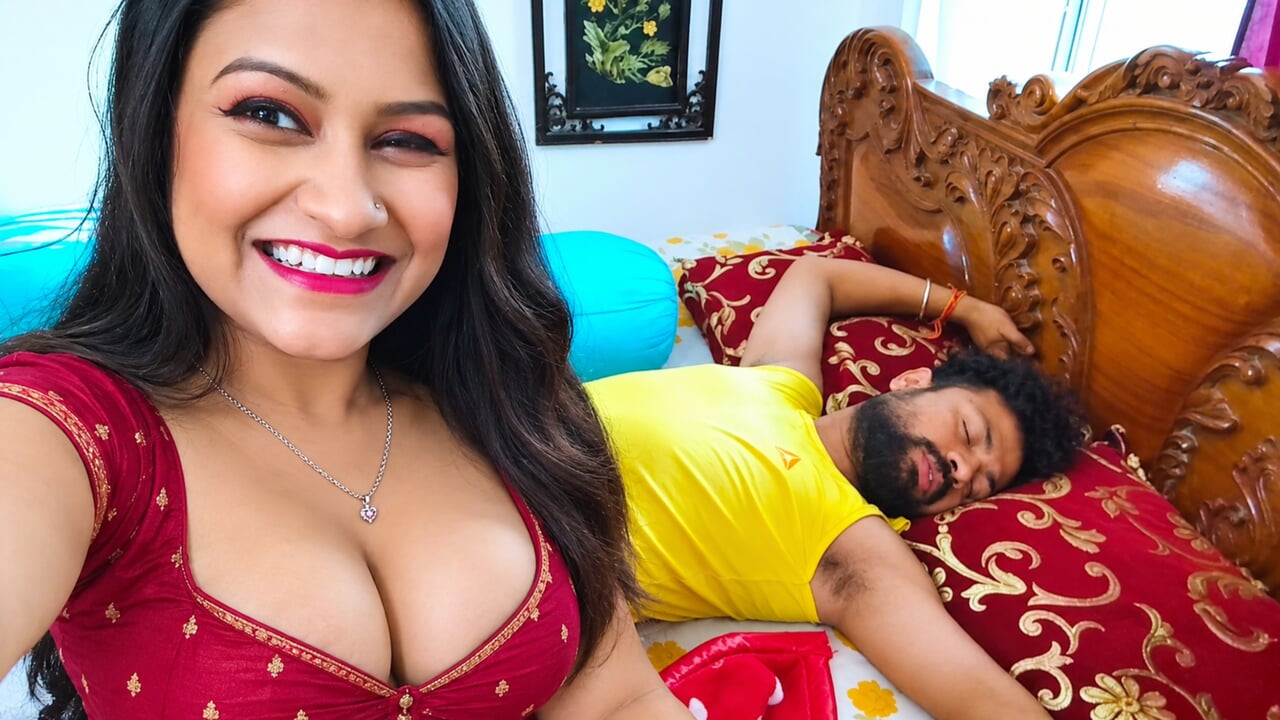 Vlog video me hi sautele bhai ka pant khol ke land chusne lagi