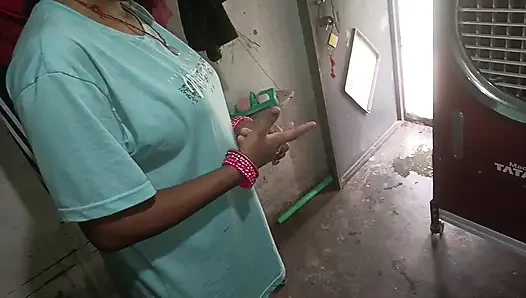 In the kitchen, water was taken out of penis, showing big boobs and Hindi audio best handjob.