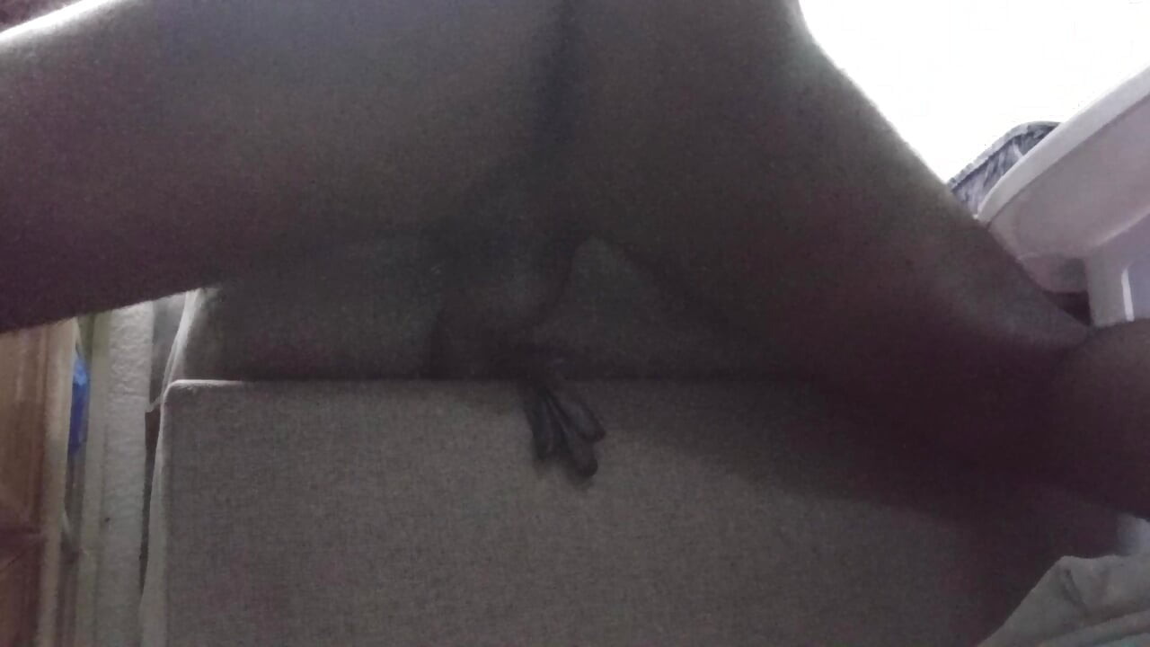 A big-assed woman from Saudi Arabia saw me and started shaking her ass, then came home and watched my performance.