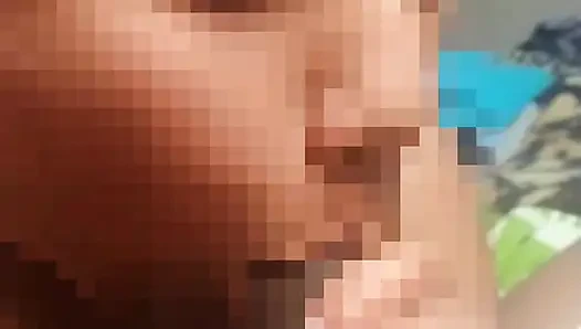 Yengem onu iyi emiyor