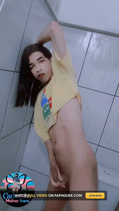 穿着内裤的娇嫩荡妇卡拉索要精液