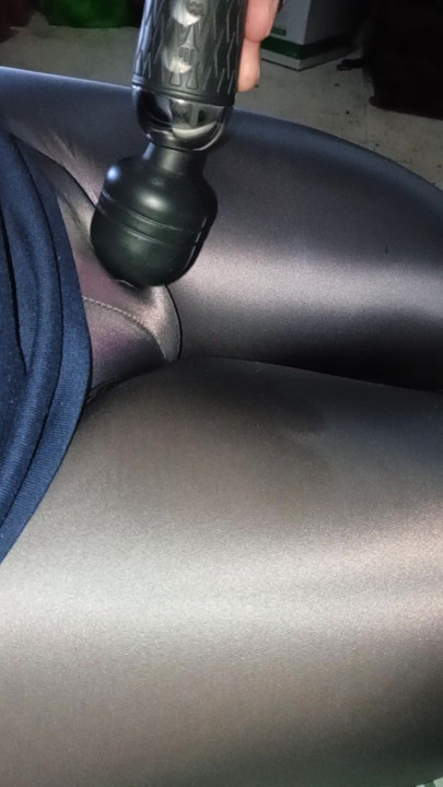 Rub in tight shiny leggins