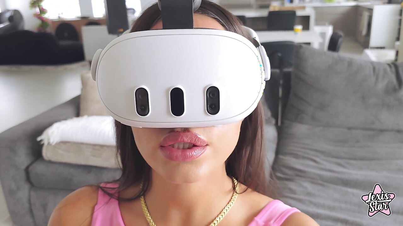 Eu enganei minha madrasta latina com um fone de ouvido VR, Lexis Star