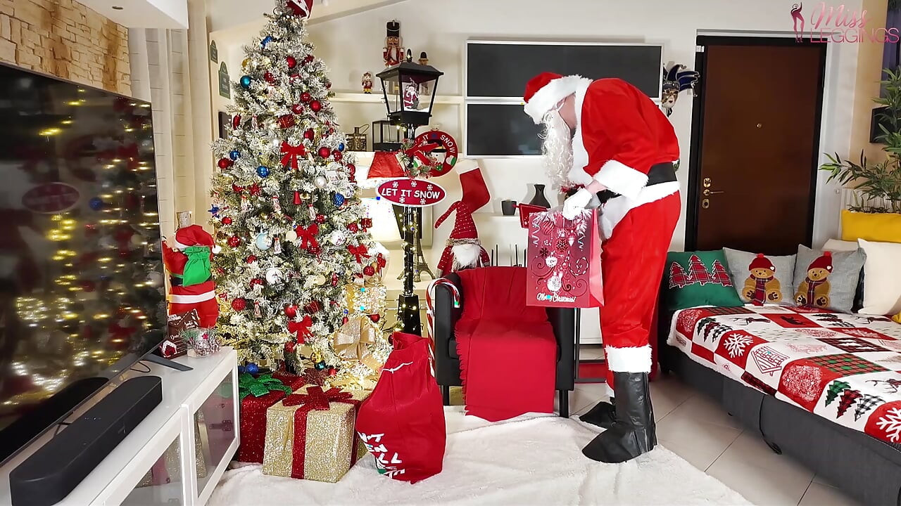 زوجة الأب المتحمسة والفياجرا في حليب سانتا