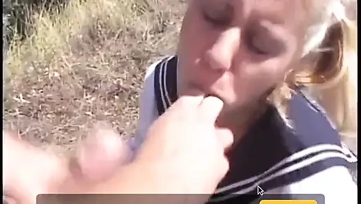 Blondine in seemannsuniform fickt im freien mit typen