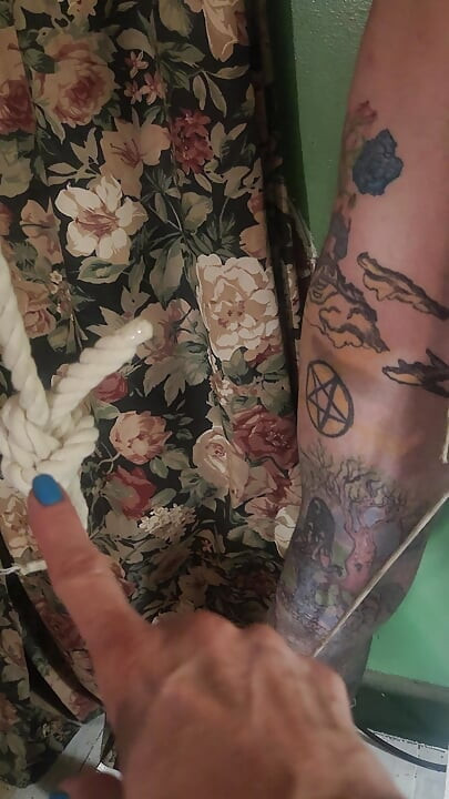 Goode lány szentségtelen feszület golyózúzása 2. rész